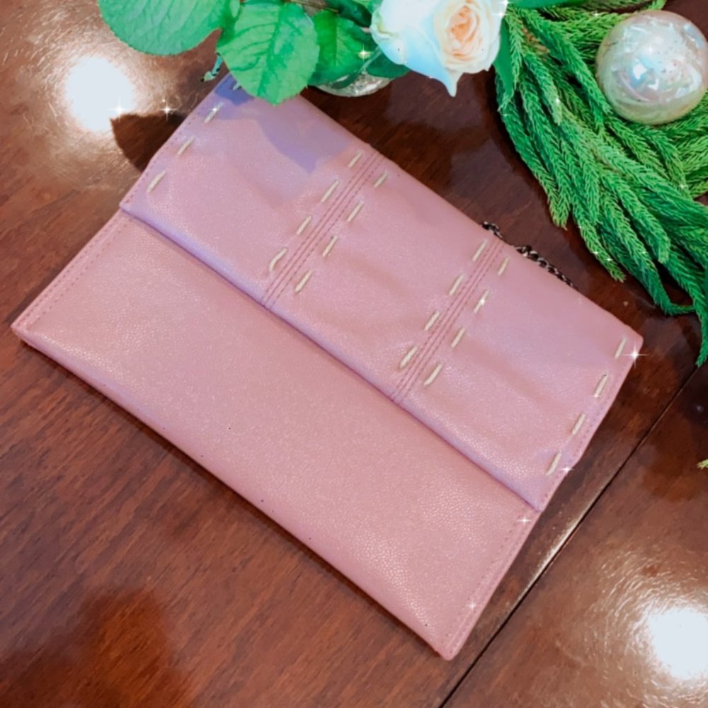 Handbag with contrast stitching
